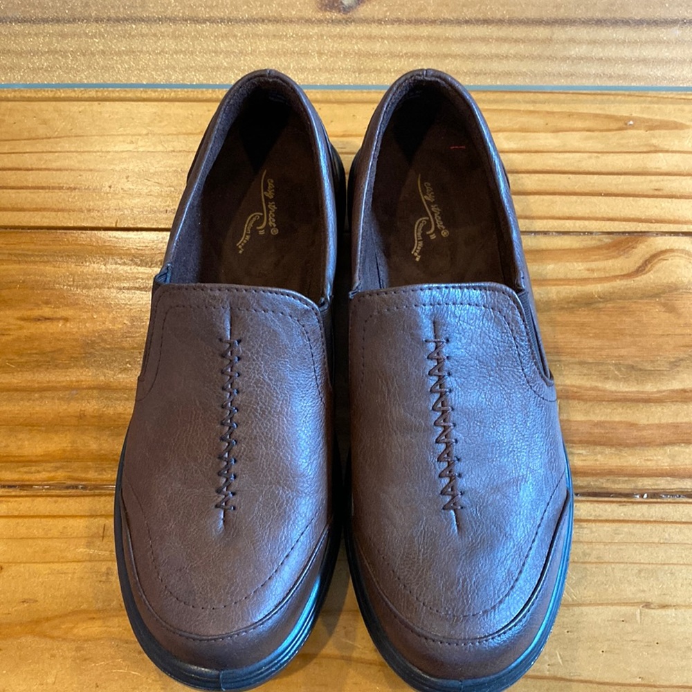 Easy Street Woman’s Loafer - Size 8.5 - Brown